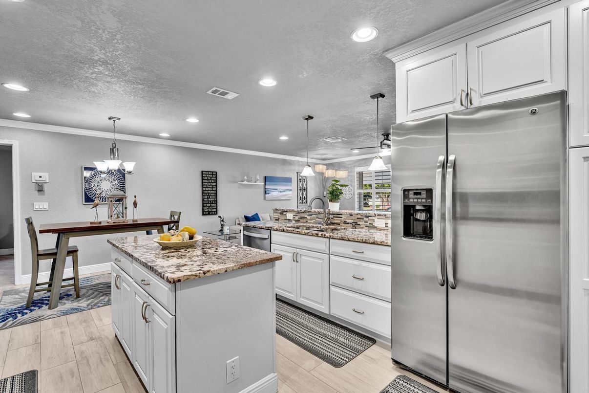 Chandelier, Dining room, Interior, Kitchen, Pendant Lights, Recessed Lighting, Stainless Steel Appliances, Wood Texture Flooring