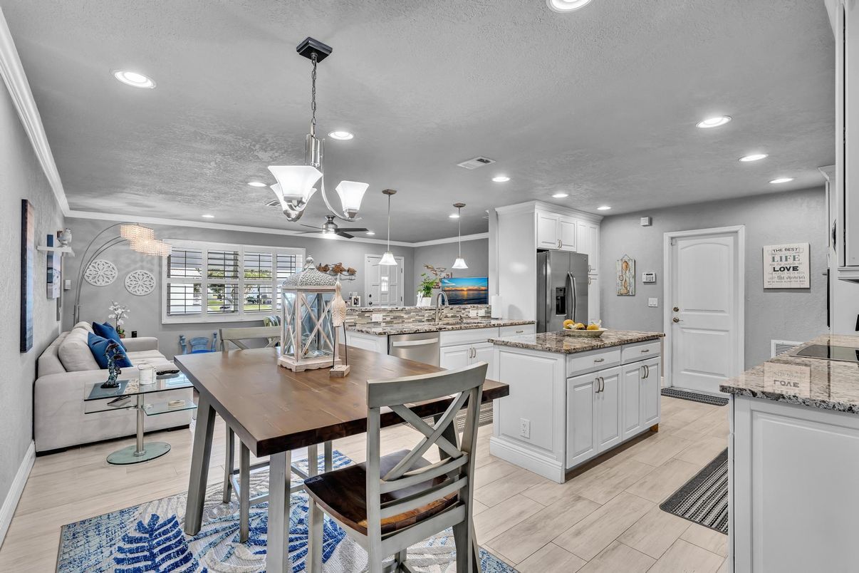 Dining room, Interior, Kitchen, Living room, Pendant Lights, Recessed Lighting, Stainless Steel Appliances, Wood Texture Flooring