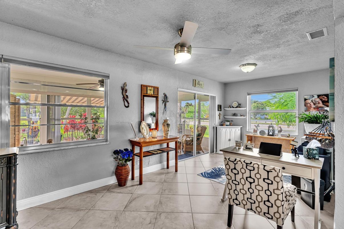 Home Office, Interior