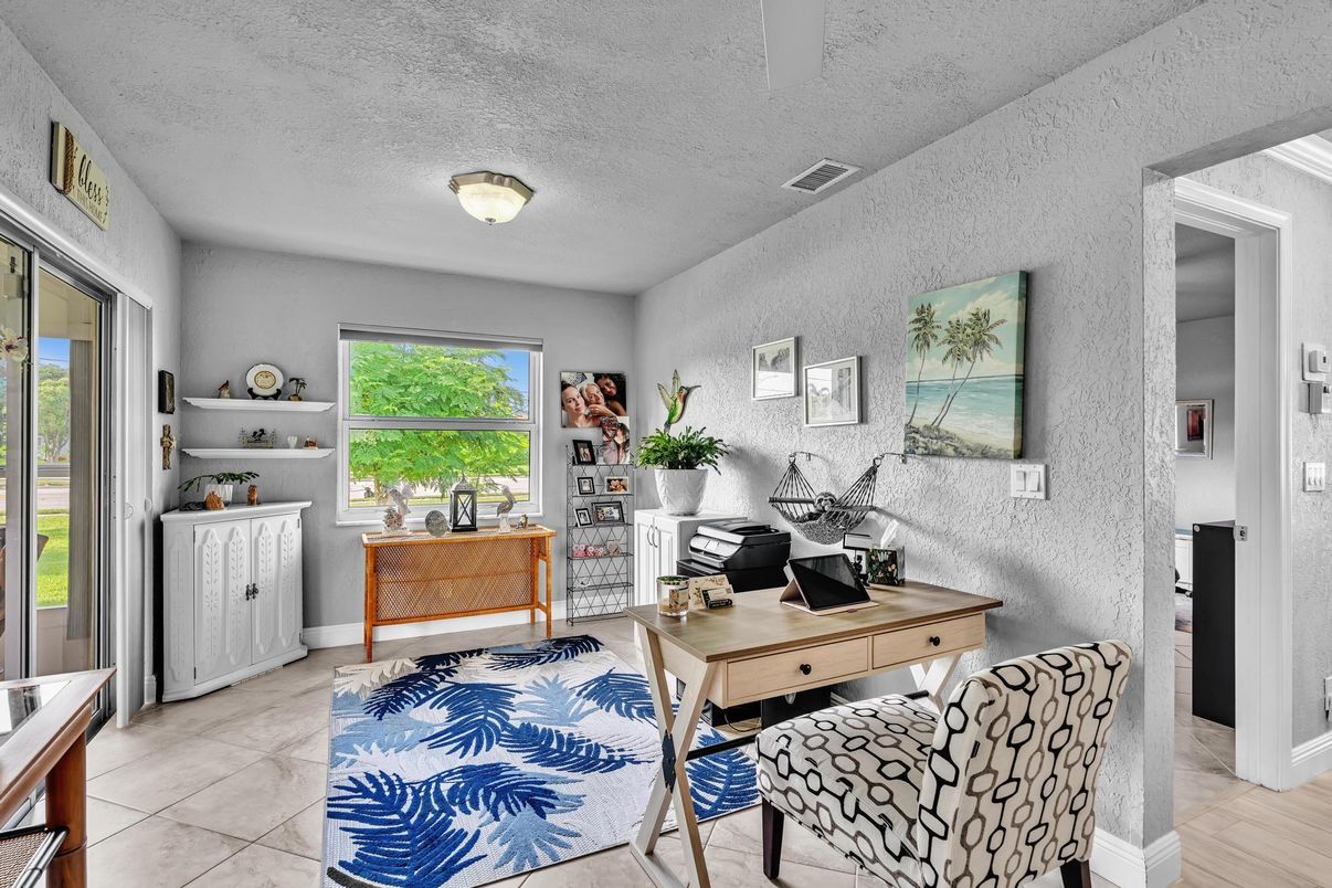 Home Office, Interior