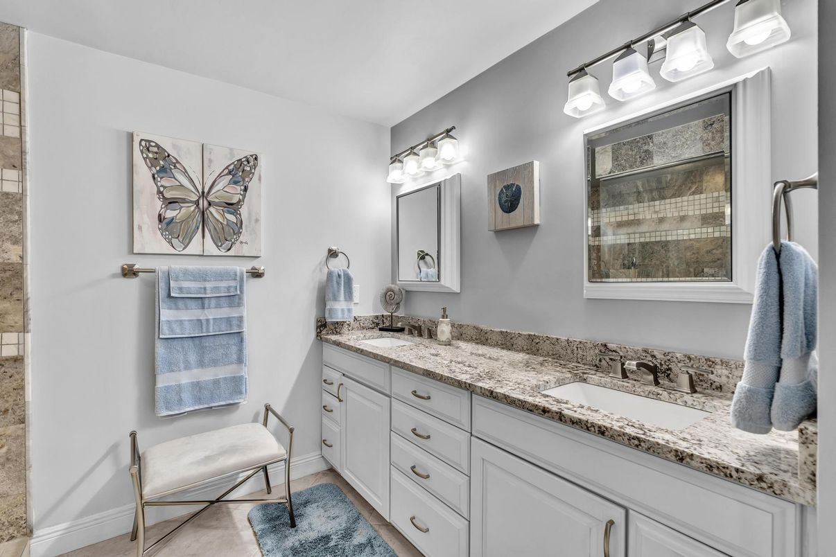 Bathroom, Dual Sink Vanities, Interior