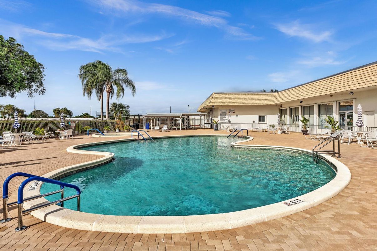 Exterior, Pool