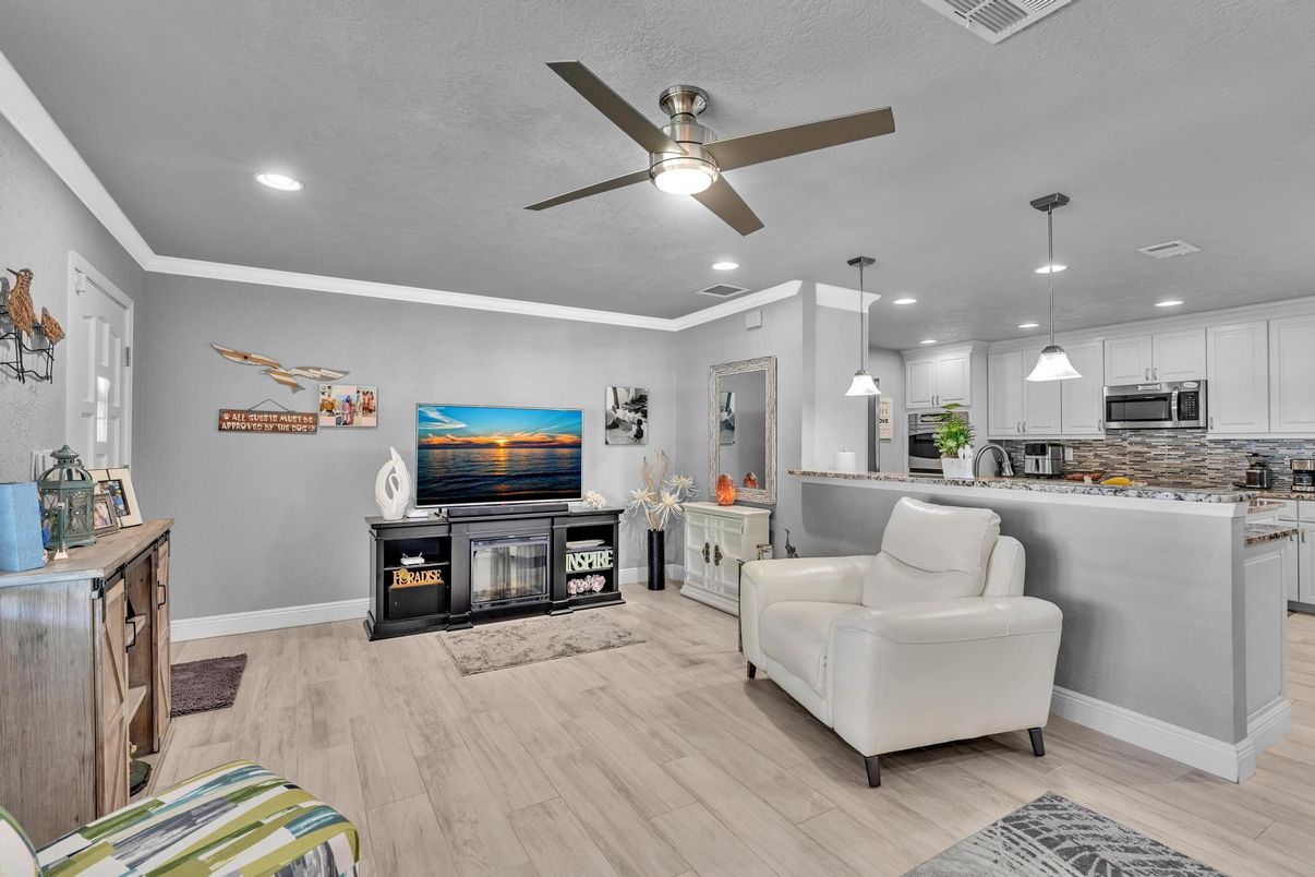 Interior, Kitchen, Pendant Lights, Recessed Lighting, Wood Texture Flooring