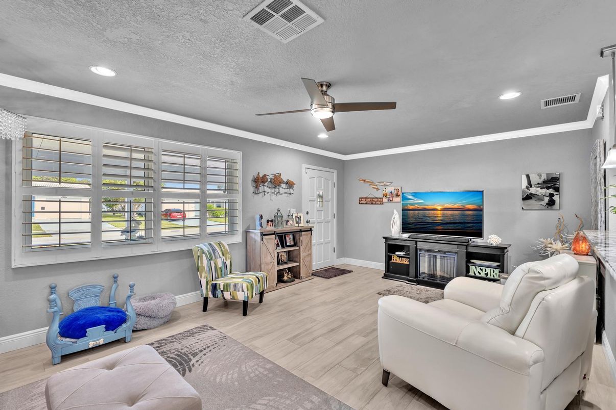 Interior, Living room, Recessed Lighting, Wood Texture Flooring