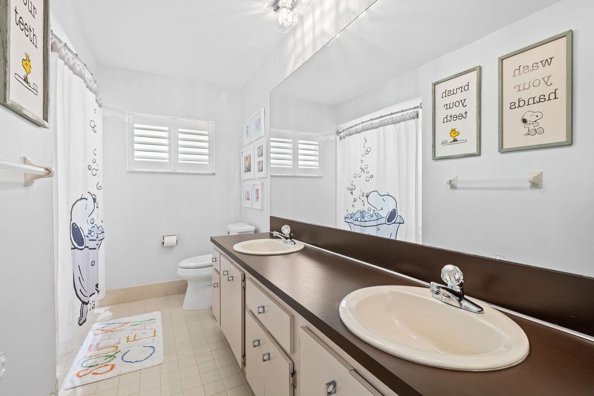 Bathroom, Dual Sink Vanities, Interior