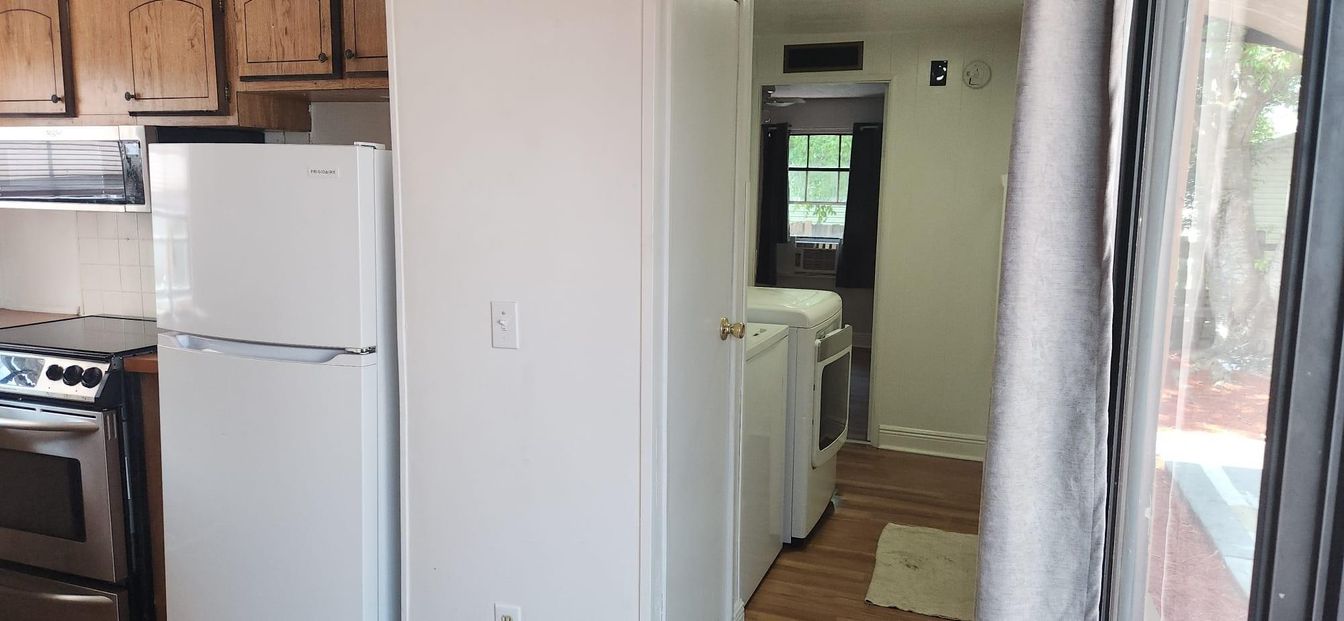 Interior, Kitchen, Washer, Wood Texture Flooring