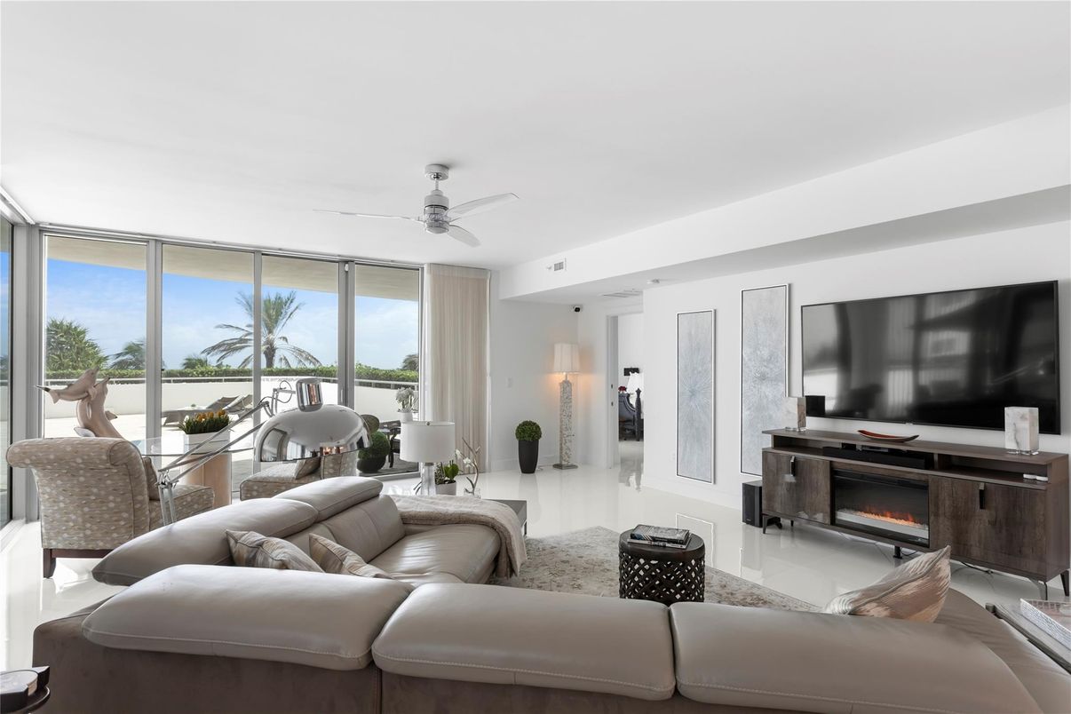 Interior, Living room, Water