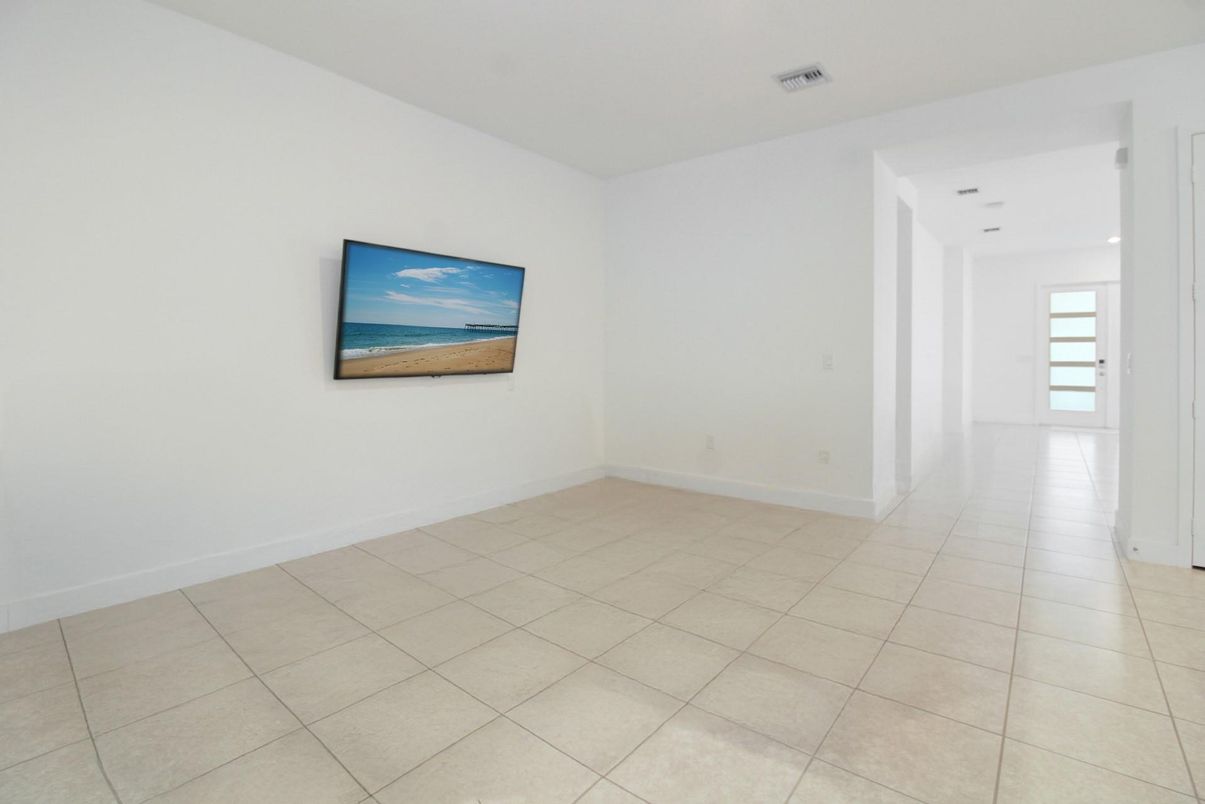 Empty room, Interior, Recessed Lighting