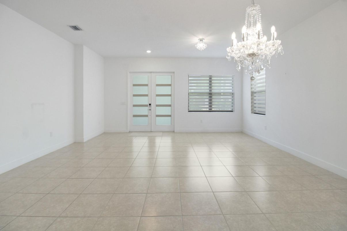 Chandelier, Empty room, Interior, Recessed Lighting