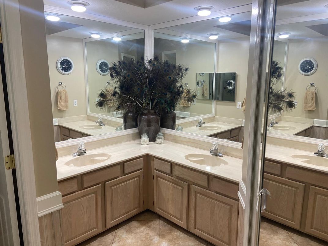 Bathroom, Dual Sink Vanities, Interior, Recessed Lighting