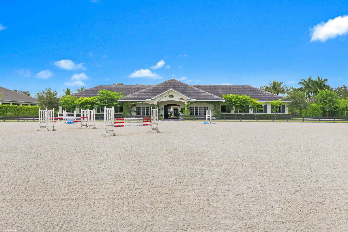 Backyard, Exterior, Facade, Ranch