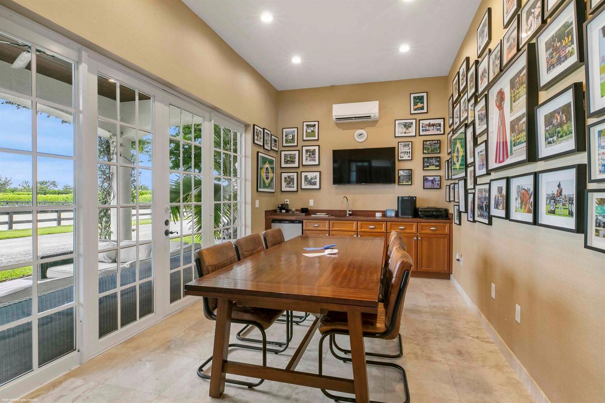 Dining room, Interior, Recessed Lighting