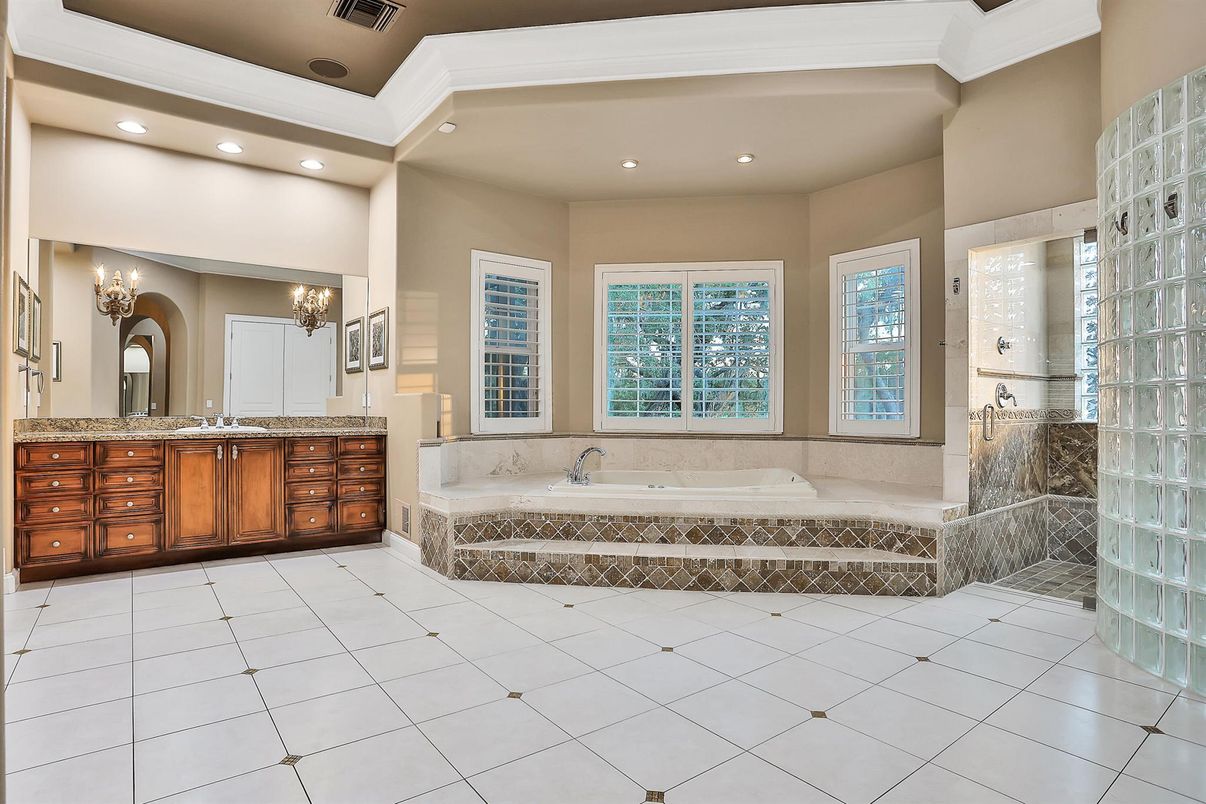 Bathroom, Interior, Recessed Lighting