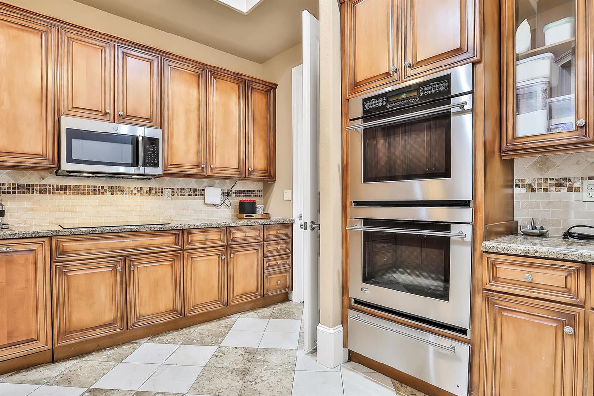 Interior, Kitchen, Stainless Steel Appliances