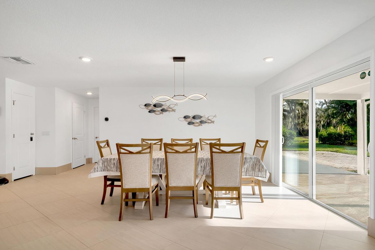 Dining room, Interior, Pendant Lights, Recessed Lighting