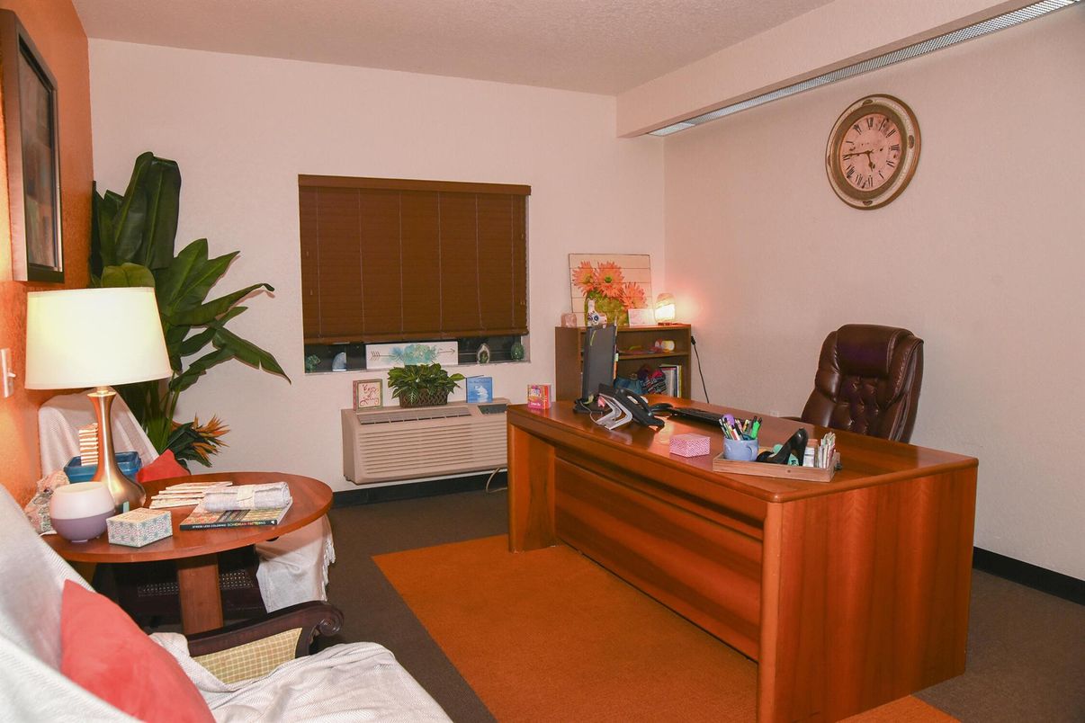 Home Office, Interior
