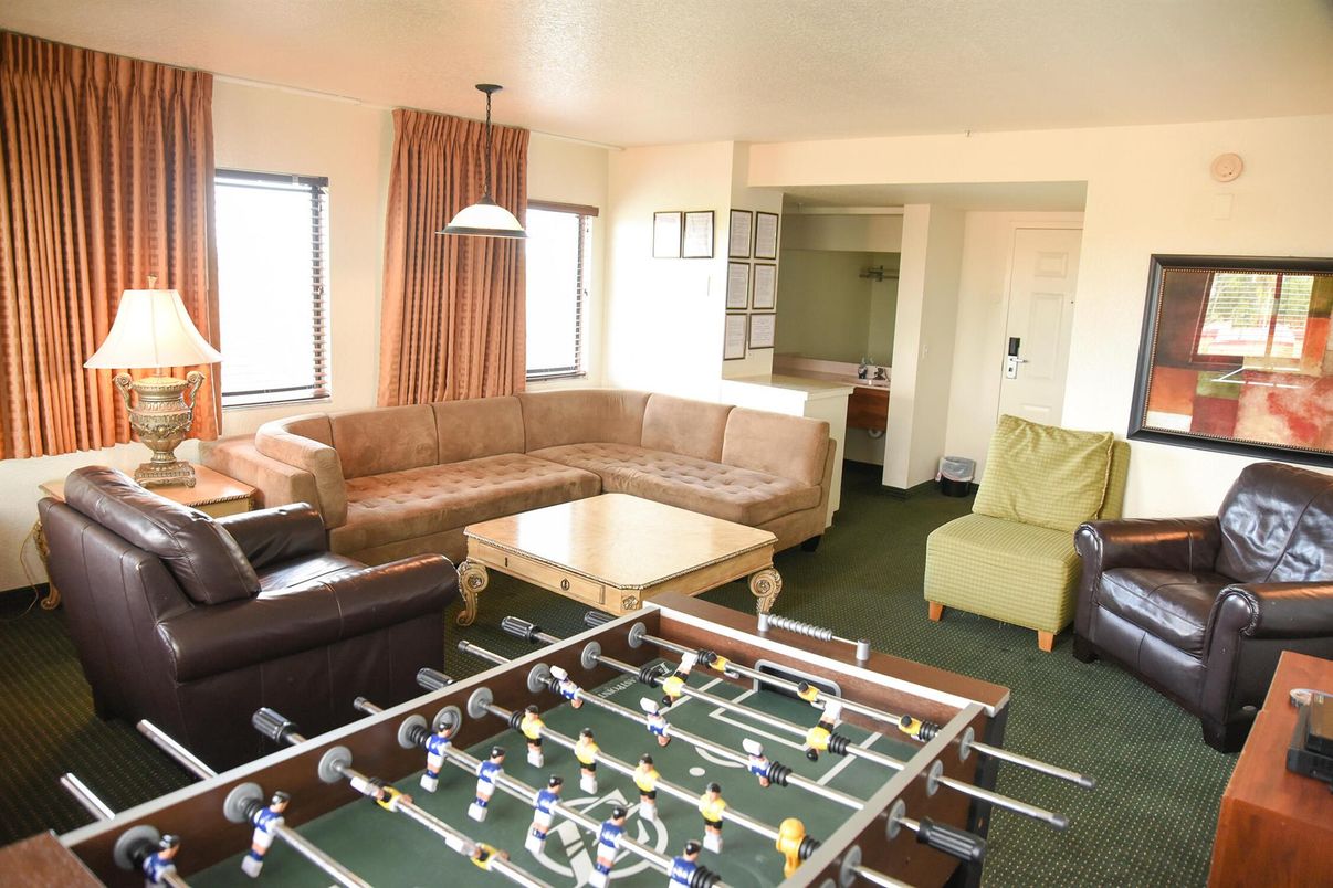 Game Room, Interior, Living room, Pendant Lights