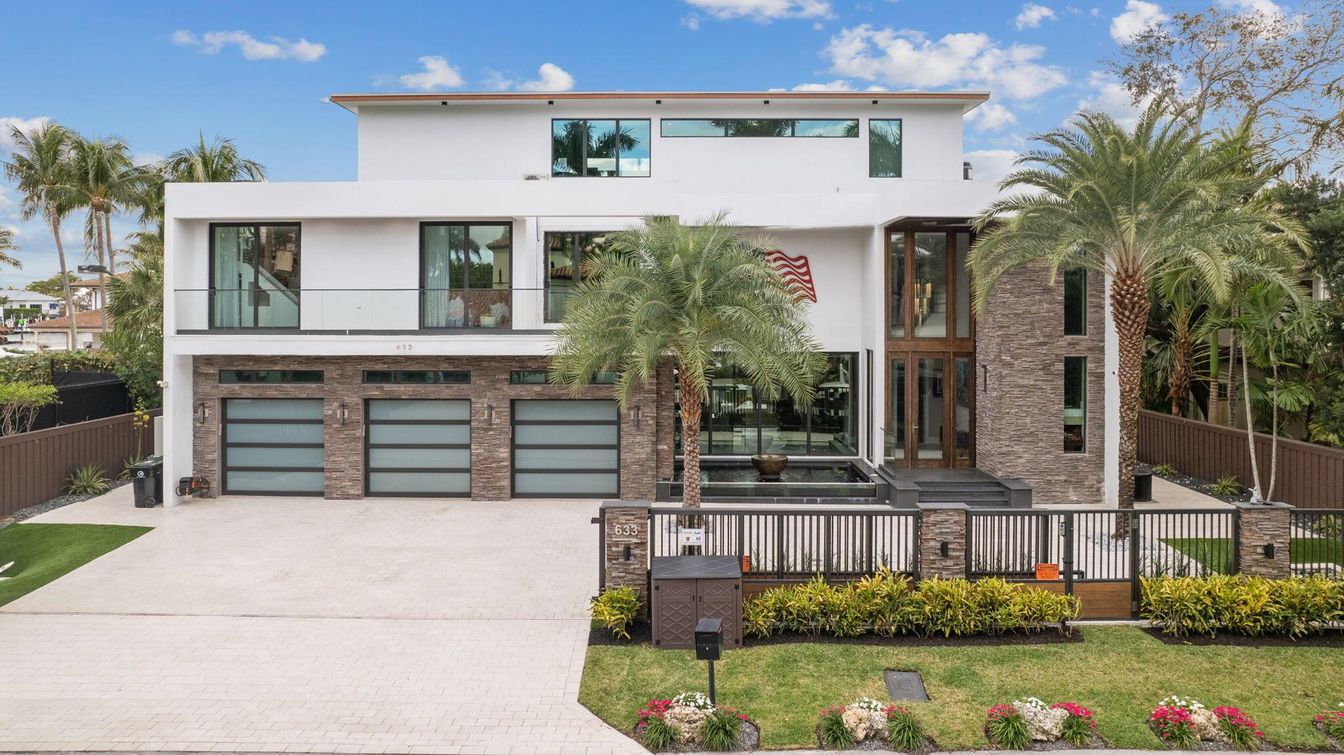 Attached, Exterior, Facade, Modern