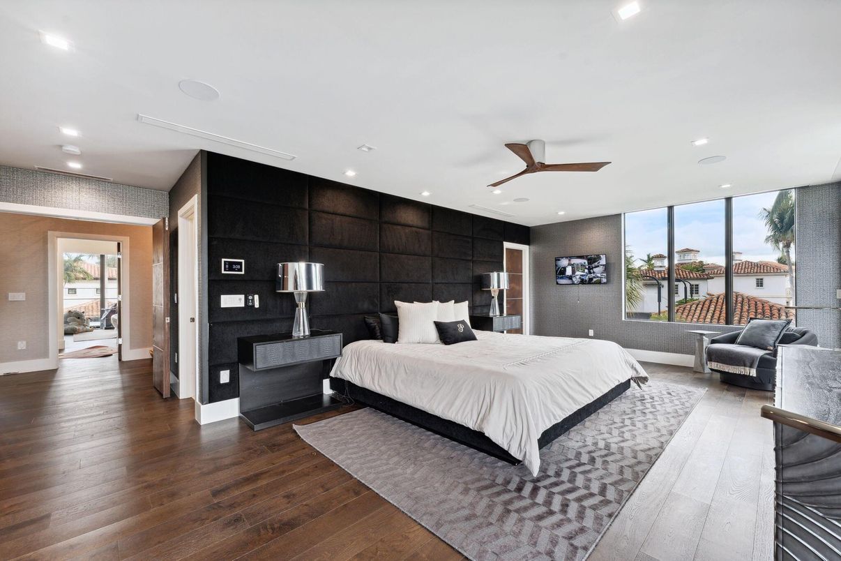 Bedroom, Interior, Recessed Lighting, Water, Wood Texture Flooring