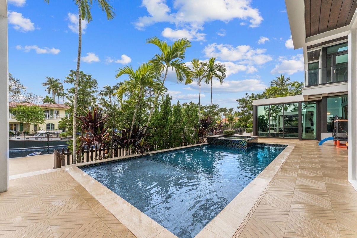 Exterior, Pool