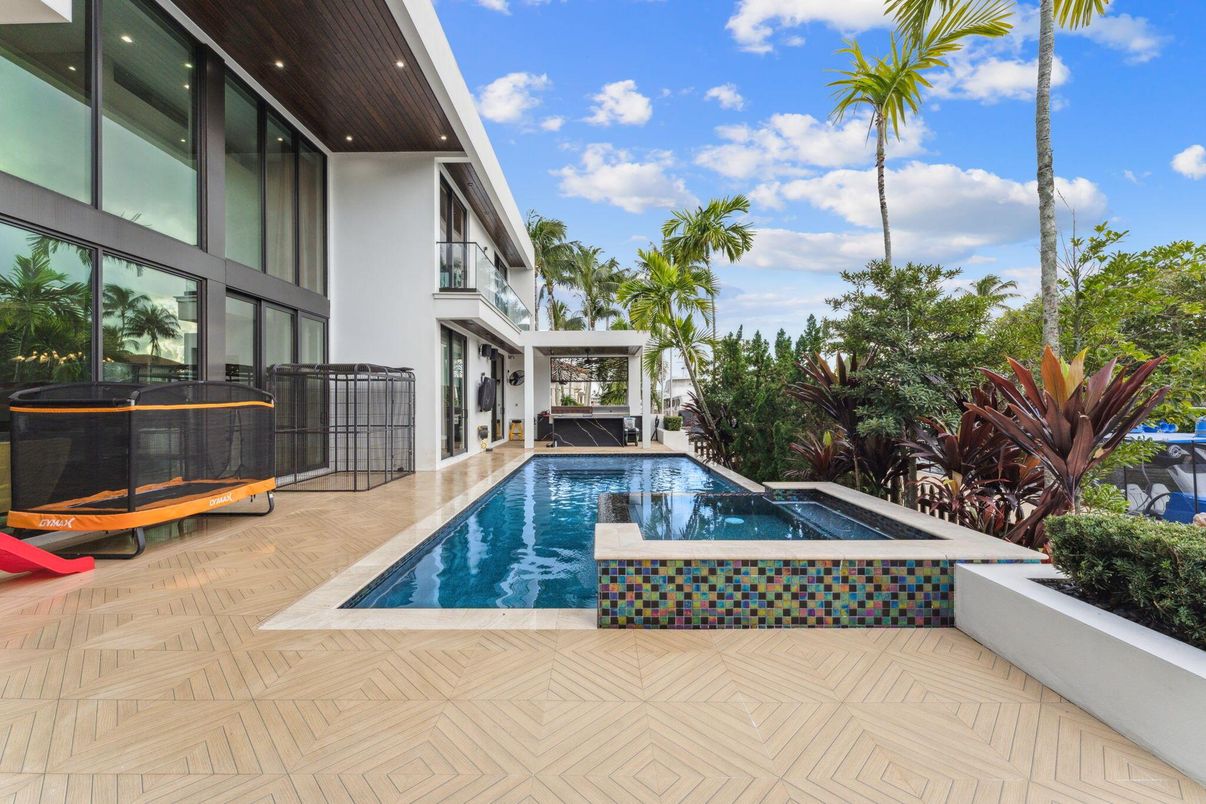 Exterior, Pool
