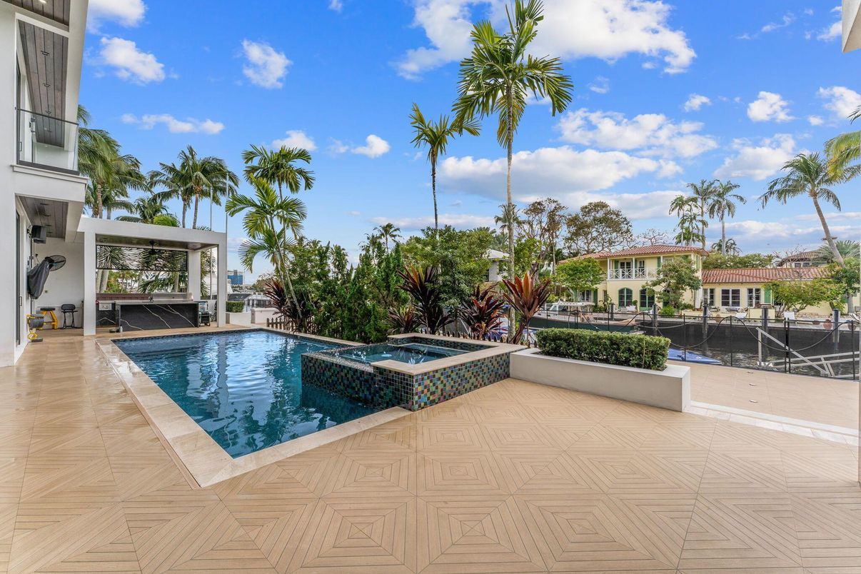 Exterior, Pool