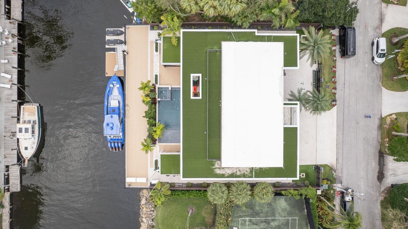 Exterior, Drone