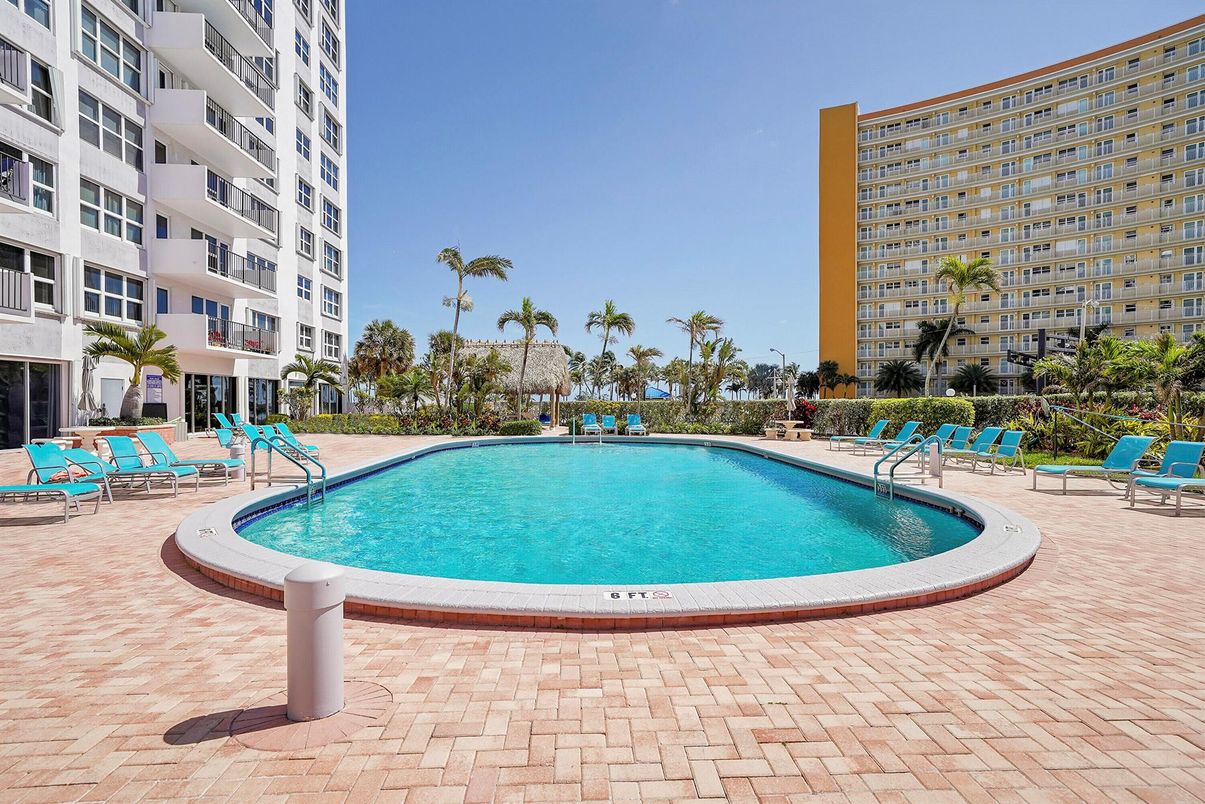 Exterior, Pool