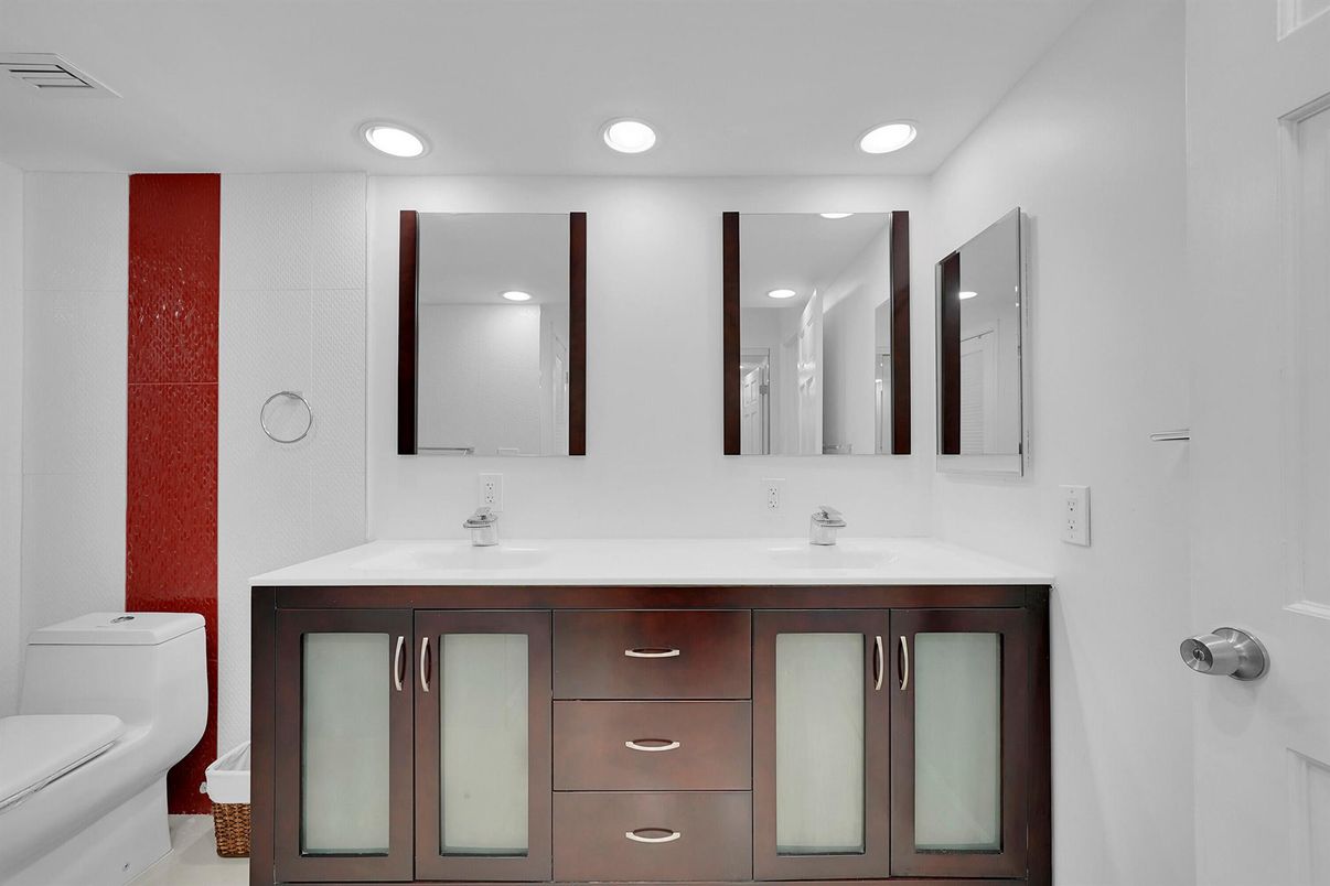 Bathroom, Dual Sink Vanities, Interior, Recessed Lighting