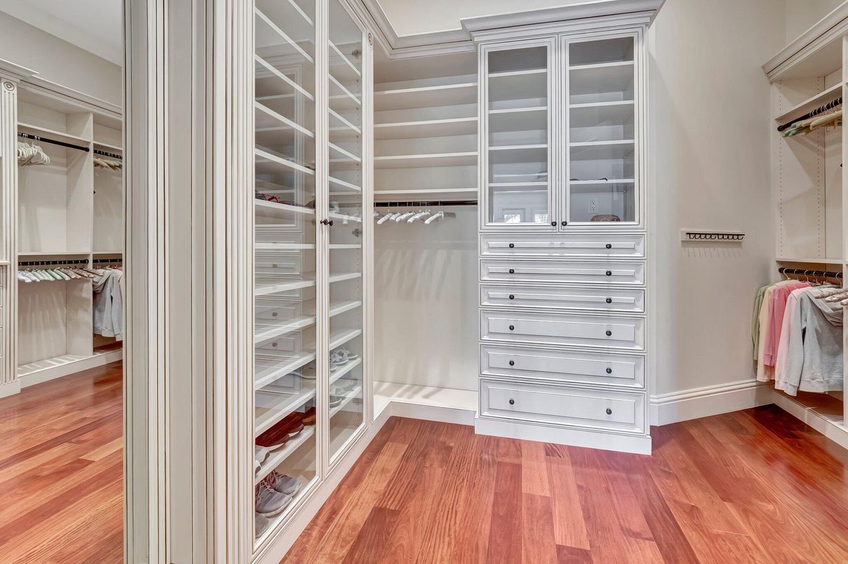 Interior, Walk-in Closets, Wood Texture Flooring