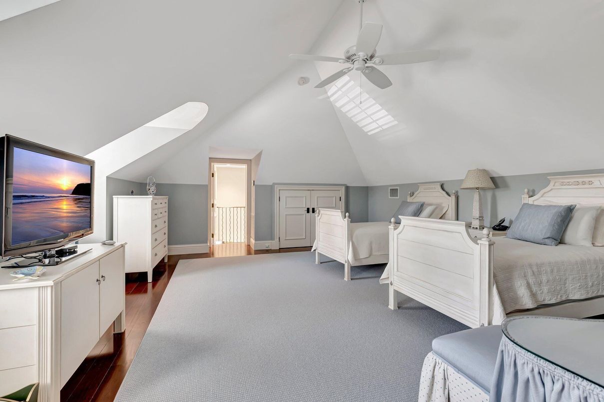 Bedroom, Interior, Water