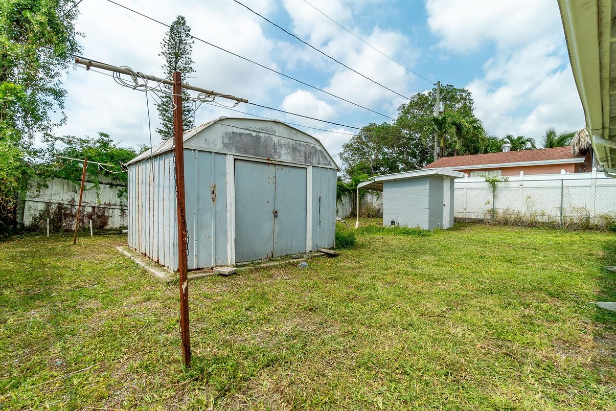 Backyard, Exterior