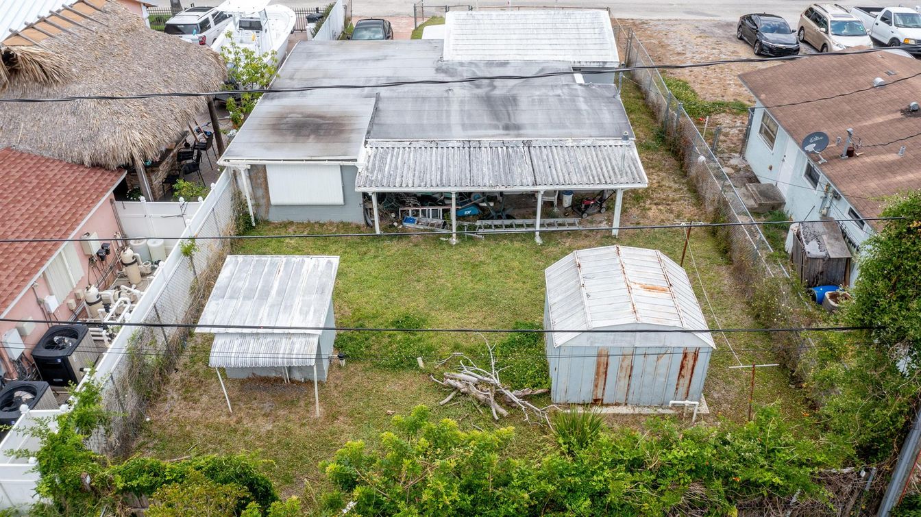 Exterior, Drone