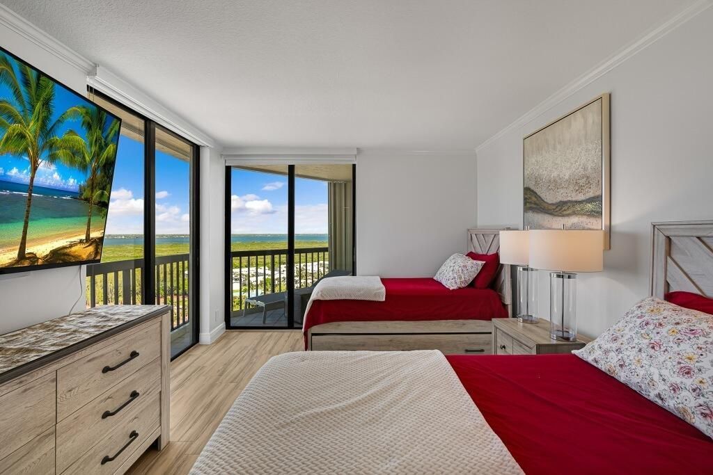 Bedroom, Interior, Water, Wood Texture Flooring