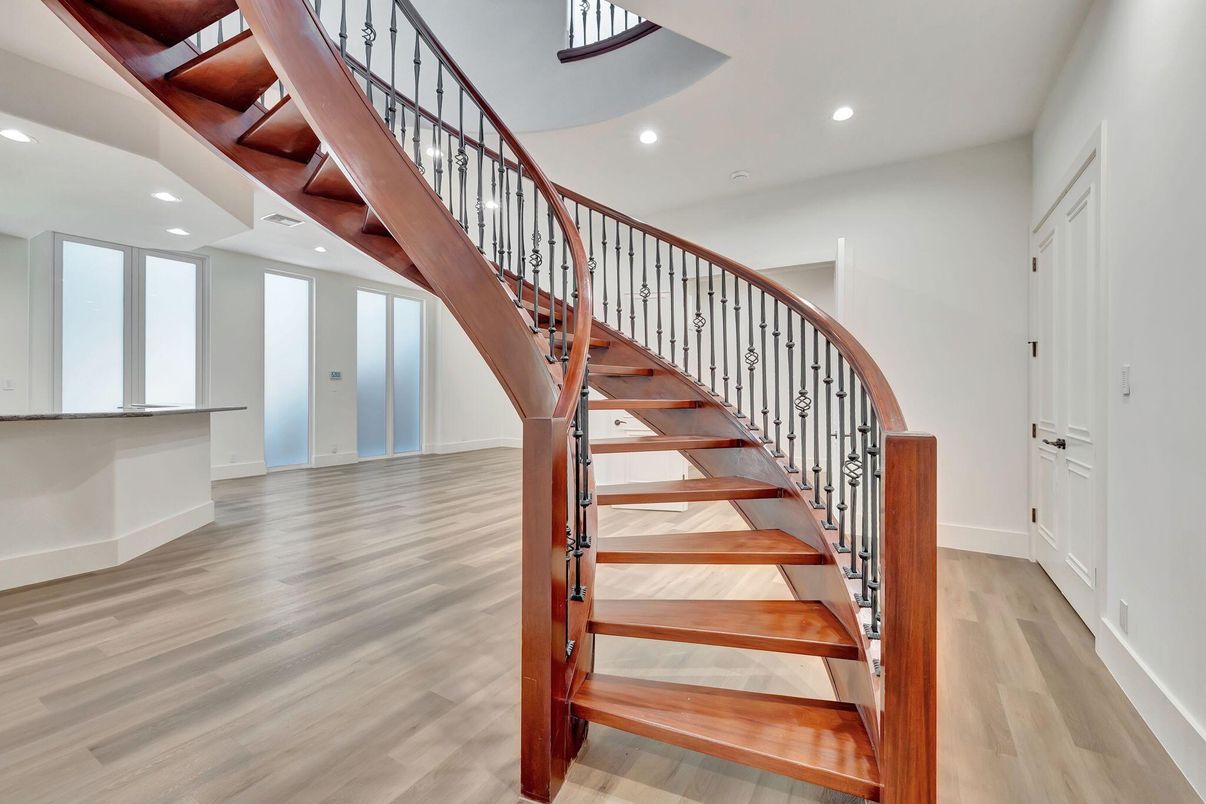 Interior, Recessed Lighting, Wood Texture Flooring