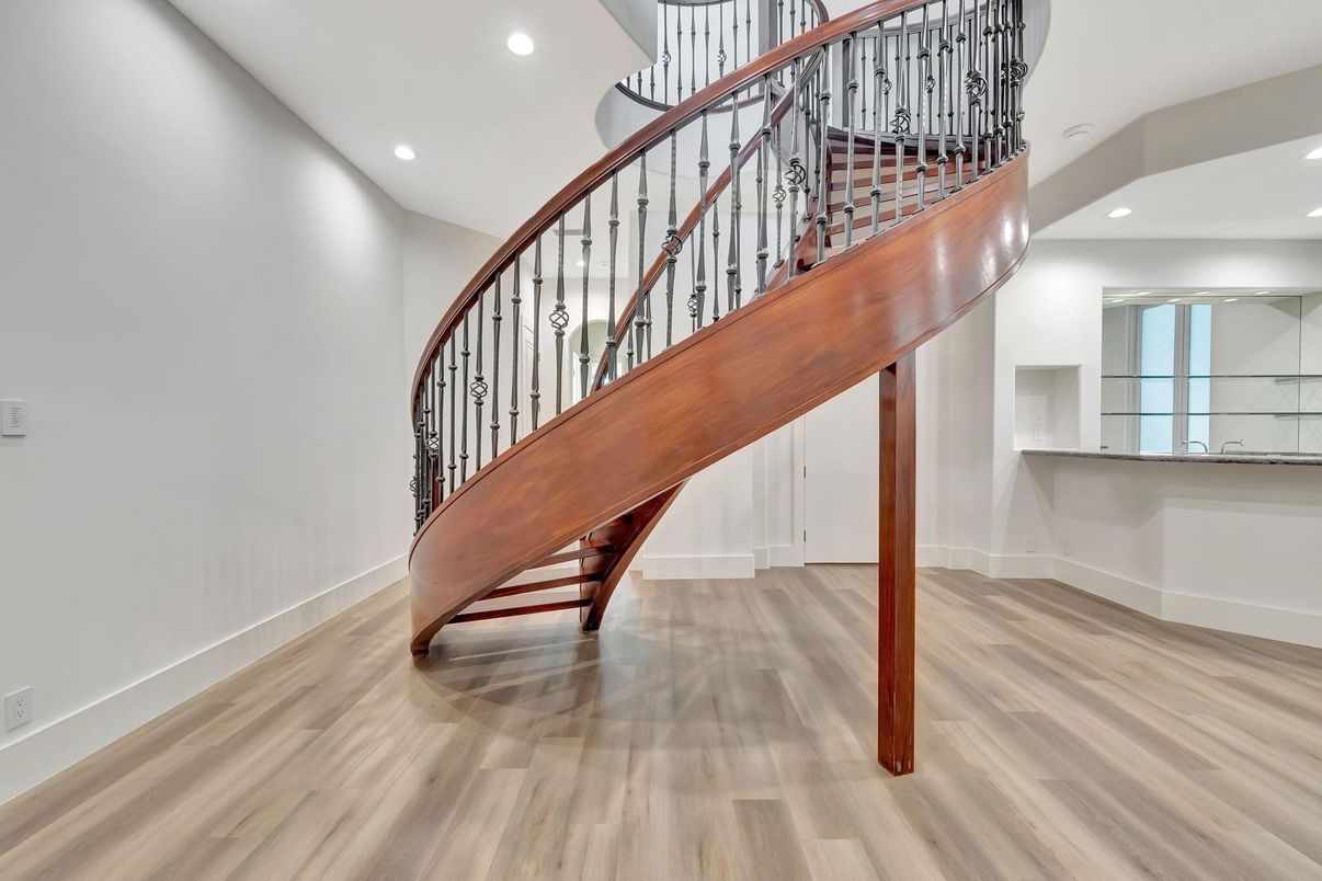 Interior, Recessed Lighting, Wood Texture Flooring