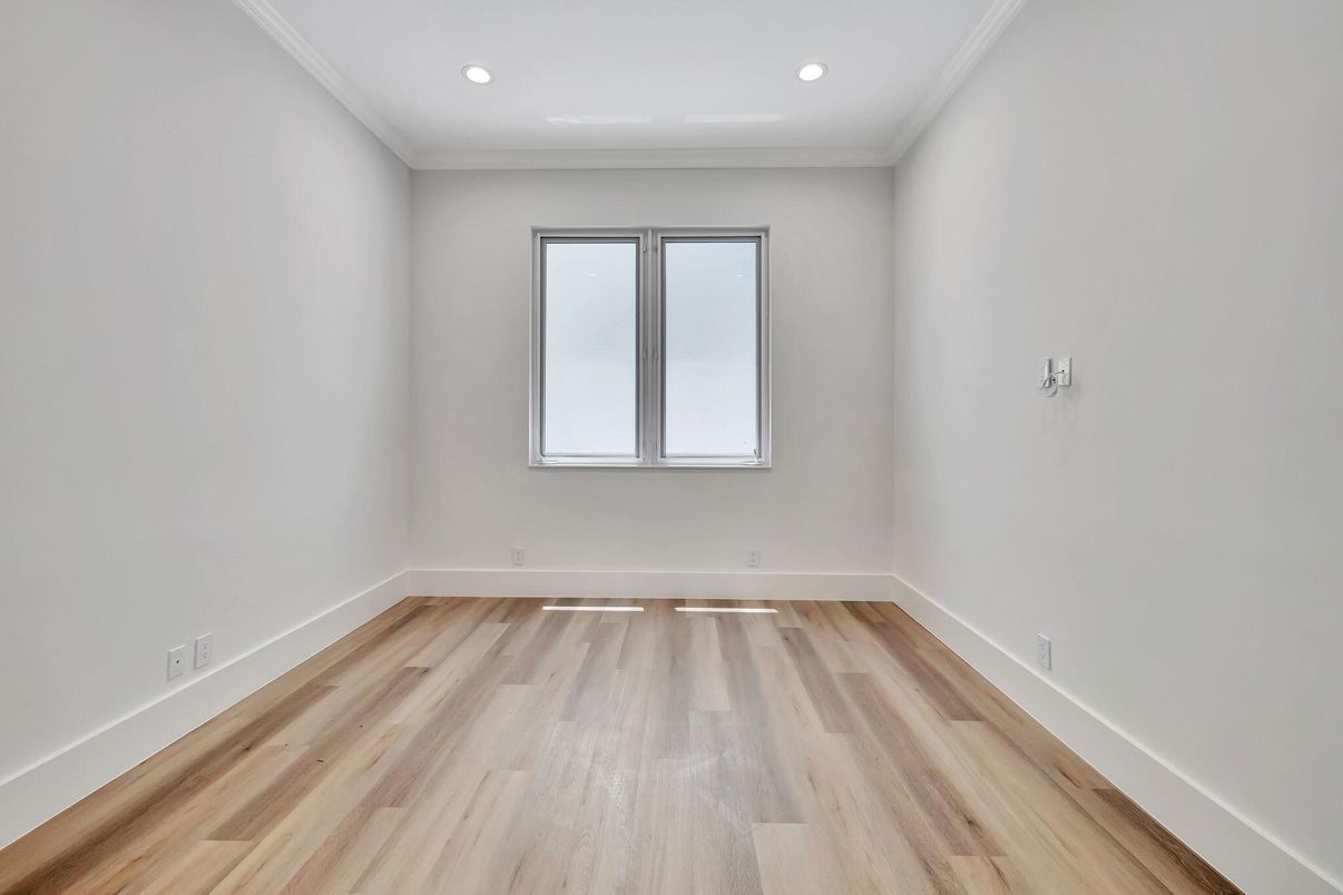 Empty room, Interior, Recessed Lighting, Wood Texture Flooring
