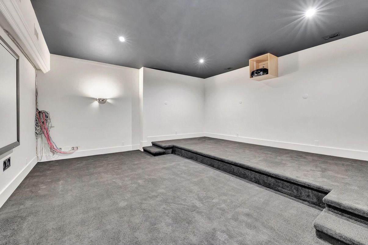 Empty room, Interior, Recessed Lighting