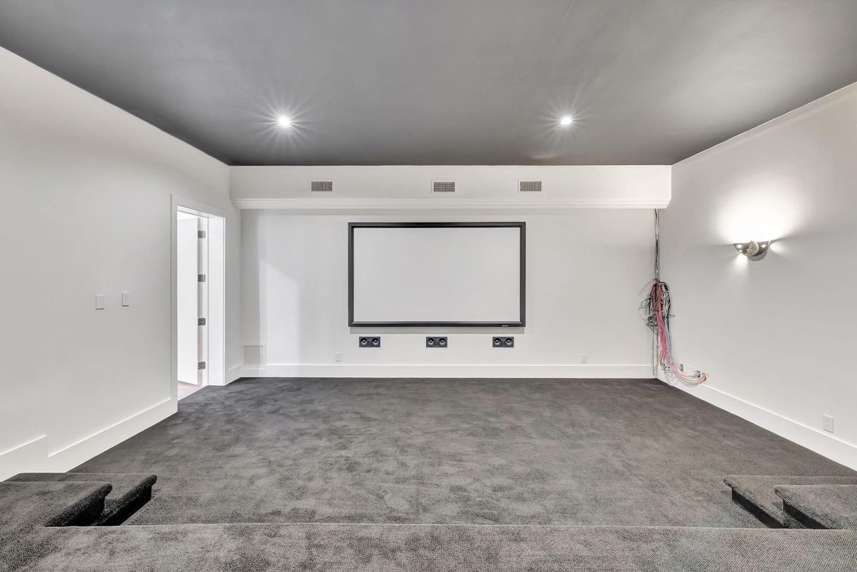 Empty room, Interior, Projection Screen