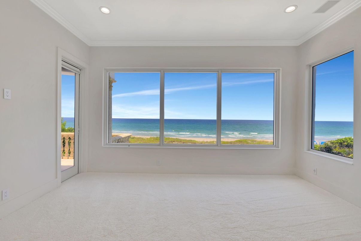 Empty room, Interior, Recessed Lighting, Water