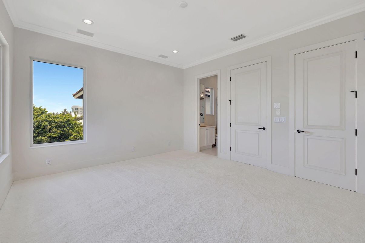 Empty room, Interior, Recessed Lighting