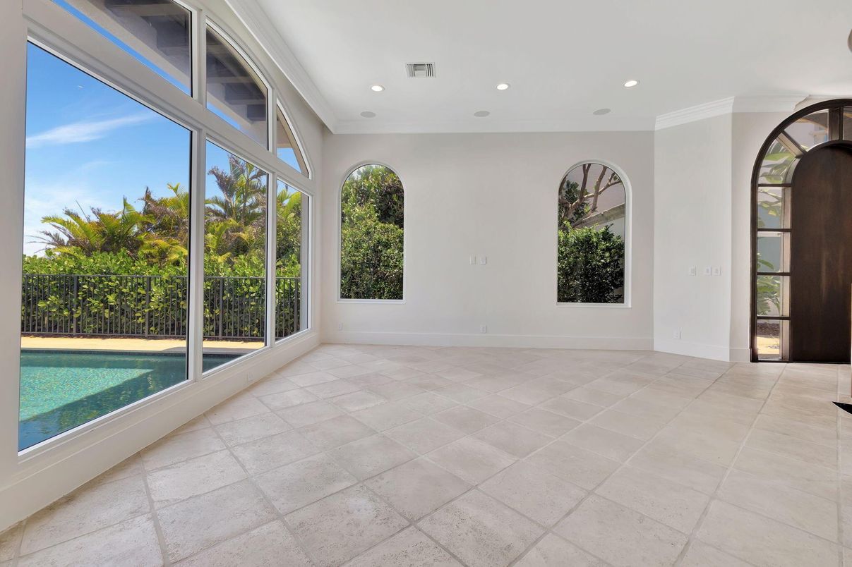 Empty room, Interior, Recessed Lighting