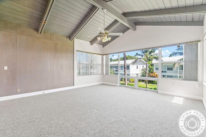 Empty room, Interior, Wooden Ceilings