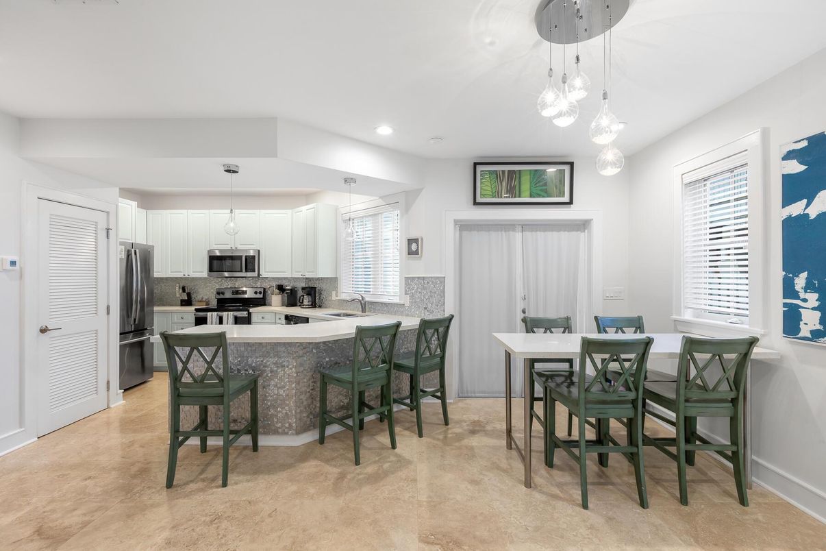 Dining room, Interior, Kitchen, Pendant Lights, Recessed Lighting, Stainless Steel Appliances