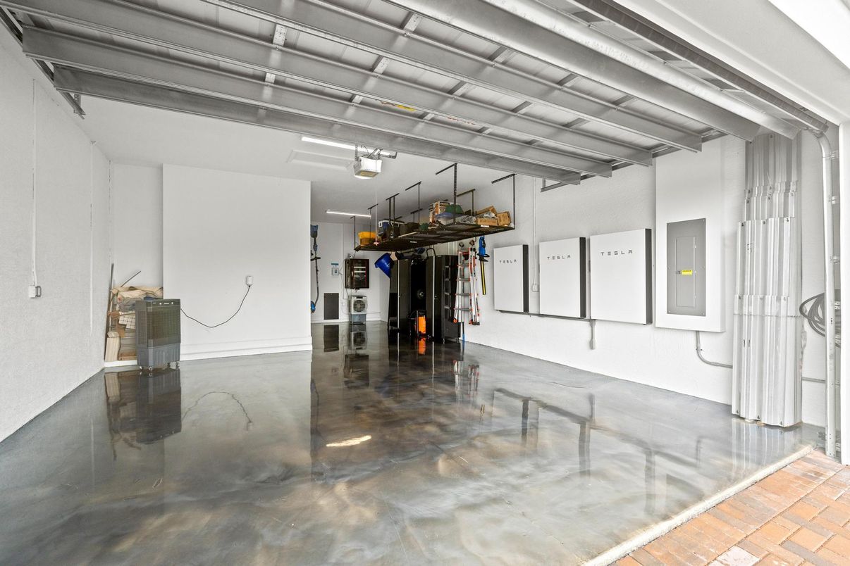 Garage, Interior