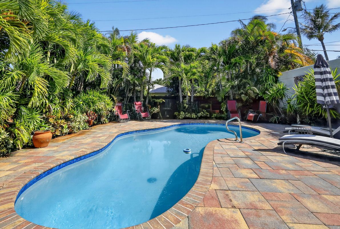 Exterior, Pool