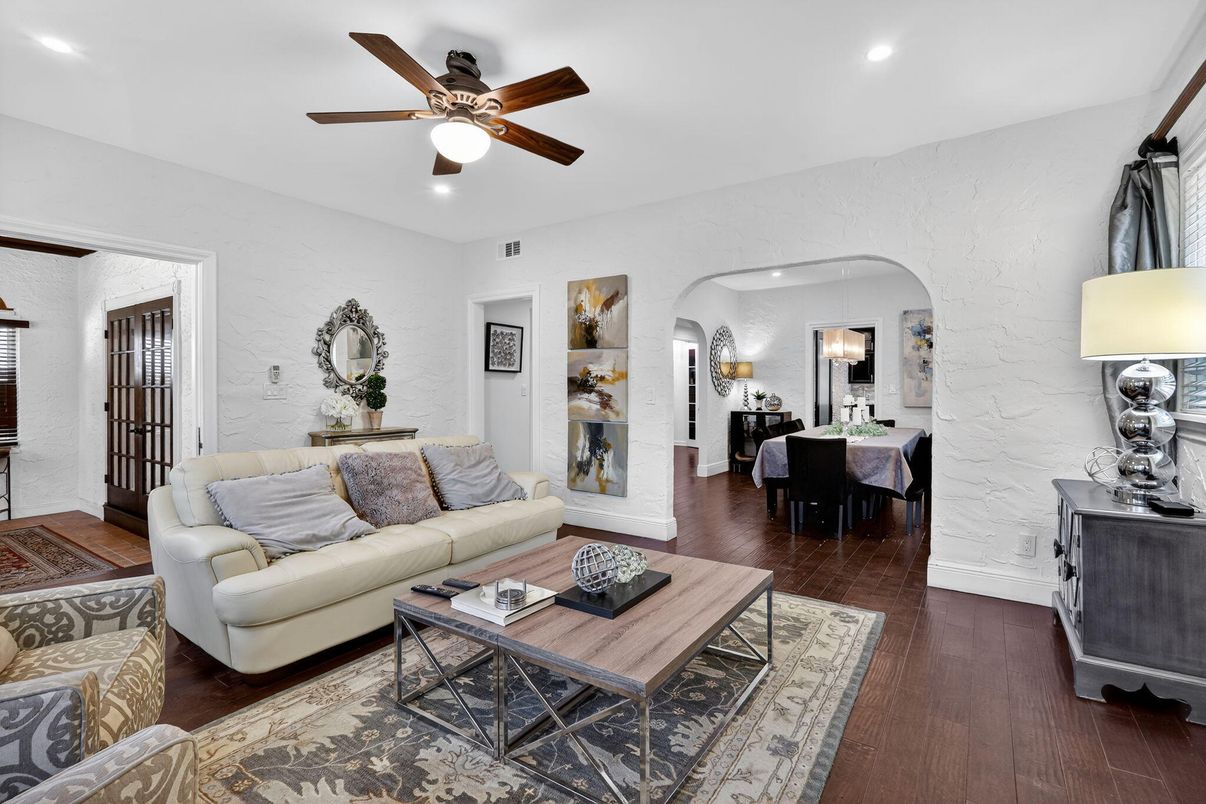 Dining room, Interior, Living room, Recessed Lighting, Wood Texture Flooring