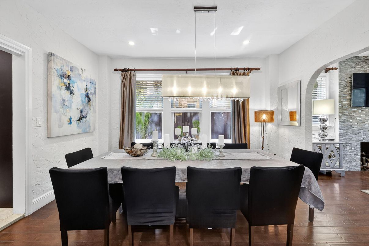 Dining room, Interior, Pendant Lights, Recessed Lighting, Stone Walls, Wood Texture Flooring