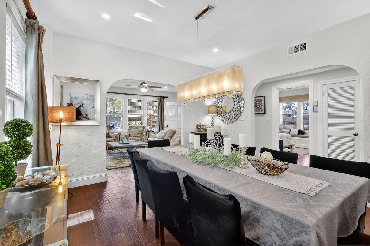 Dining room, Interior, Living room, Pendant Lights, Recessed Lighting, Wood Texture Flooring