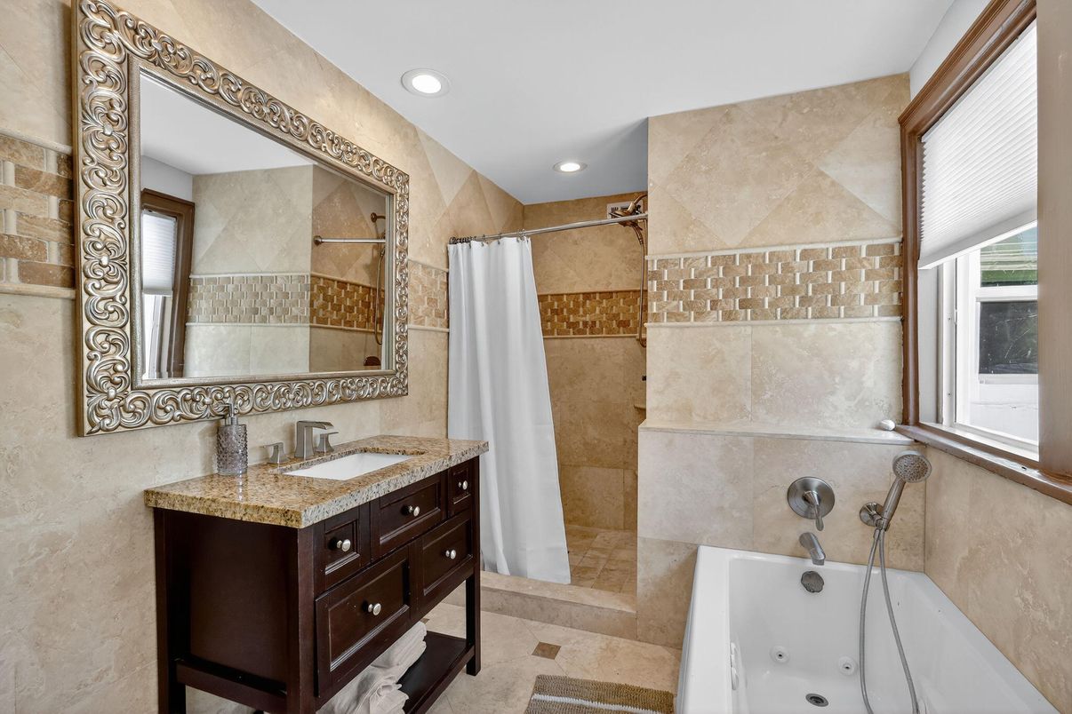 Bathroom, Interior, Recessed Lighting